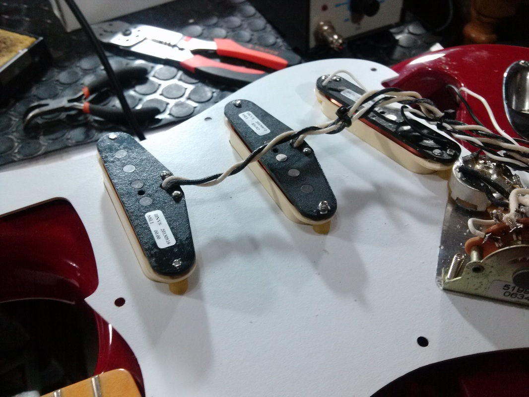 Instalación de pastillas para Fender Stratocaster en Guadalajara