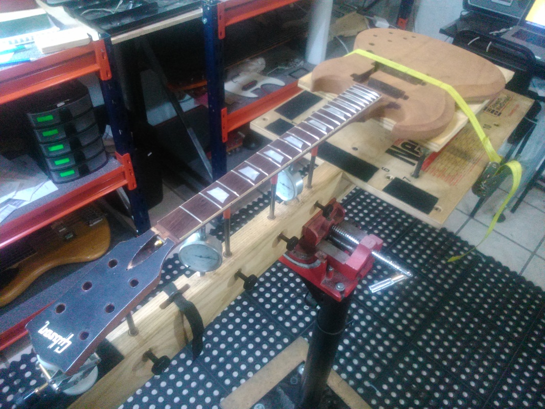 Nivelado de los trastes - Restauración de guitarra Gibson SG