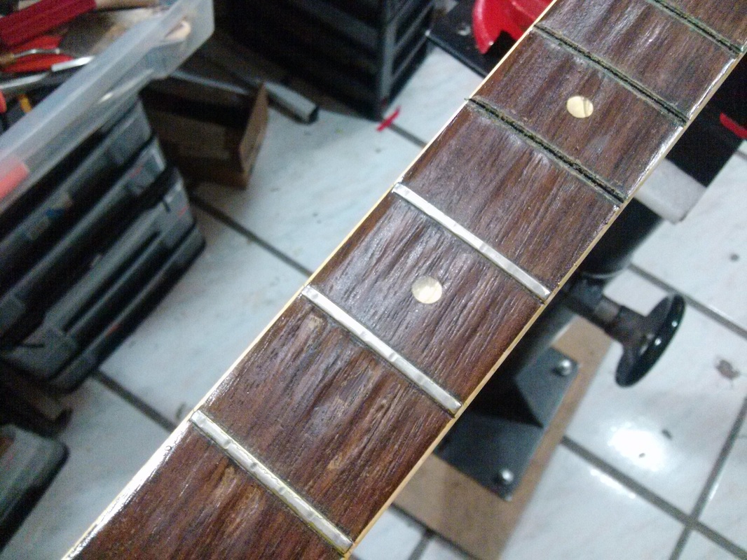 Diapasón dañado - Restauración Guitarra Gibson SG