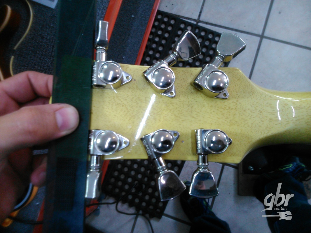 Gibson SG Special - Instalación de afinadores